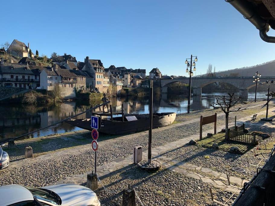 Maison En Pierre Sur Les Quais De La Dordogne Argentat Extérieur photo