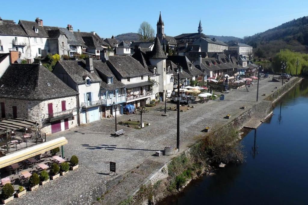 Maison En Pierre Sur Les Quais De La Dordogne Argentat Extérieur photo